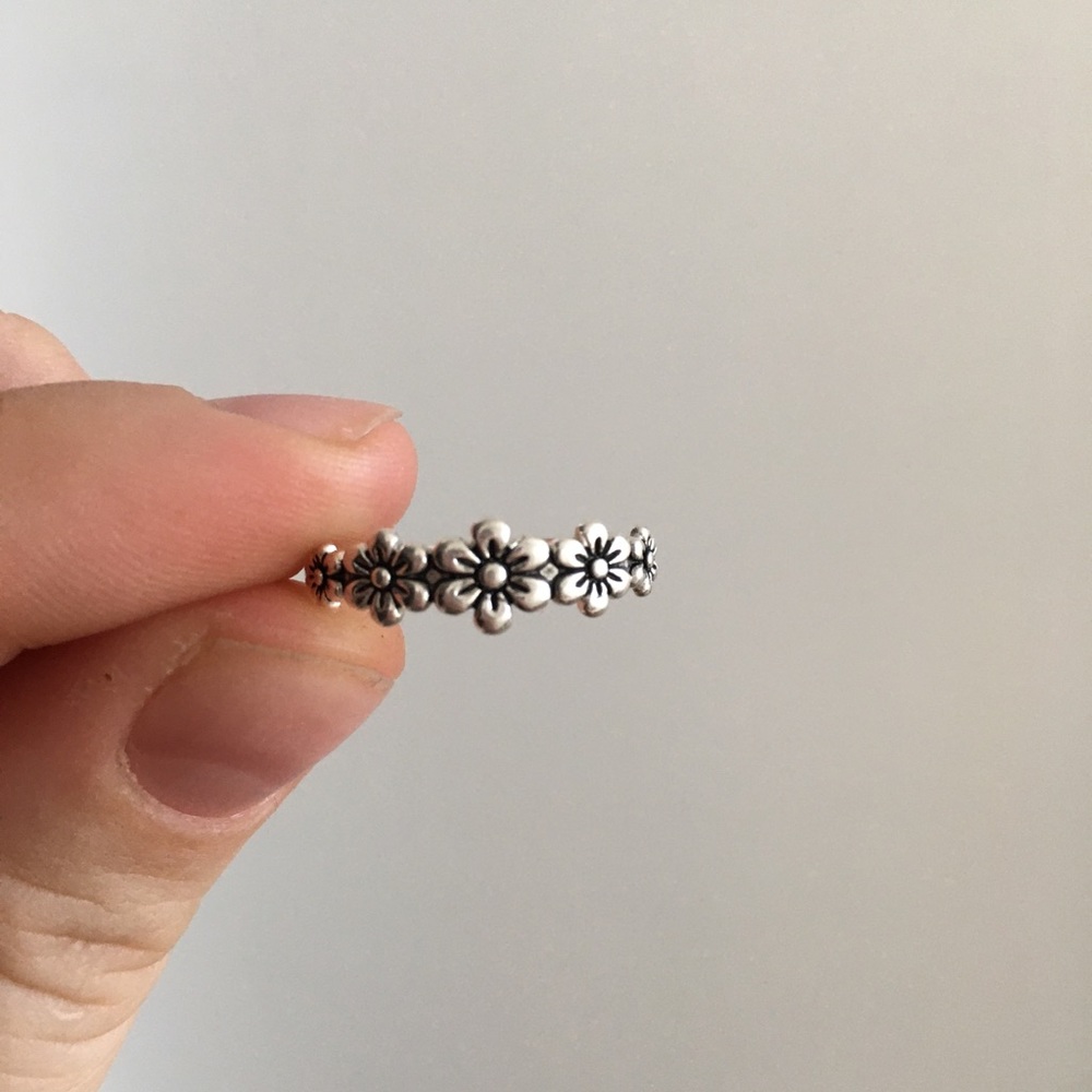Sterling Silver Flower Ring Size 9